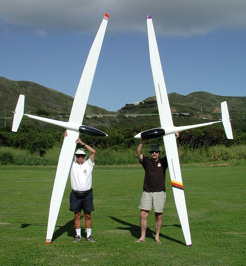 2002 December - Milt Chun and Peter Schubert with their DG-300 sailplanes