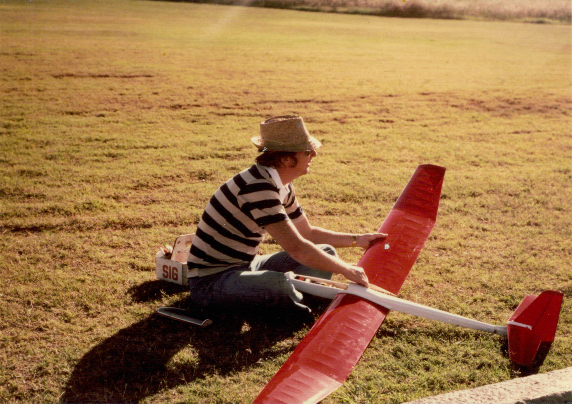 1976 December - Dave Wartel assembling his Aquila